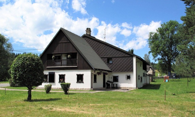Jivka Villa | Wonderful private villa for 21 people with WIFI, TV, patio and parking