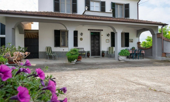 Vigliano d'Asti House | Wonderful private villa for 6 guests with terrace and pets allowed