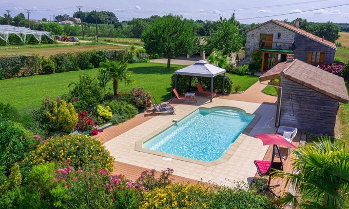 Madaillan Villa | Wonderful private villa for 6 guests with WIFI, A/C, private pool, TV, terrace and pets allowed