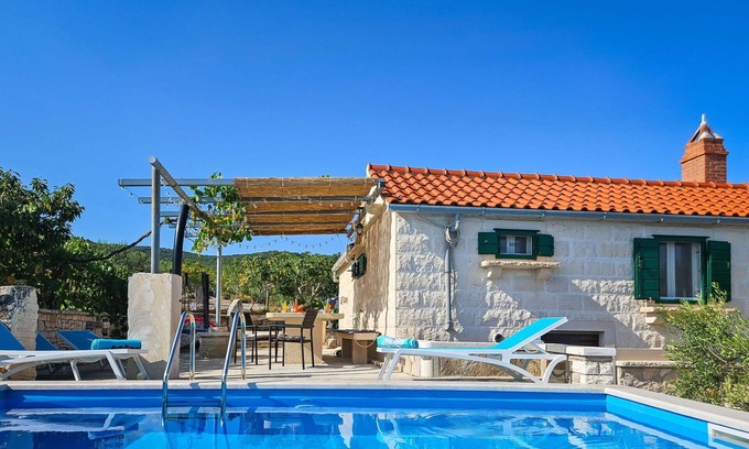 Praznica House | Wonderful private villa for 5 guests with A/C, private pool, WIFI, TV, terrace and panoramic view