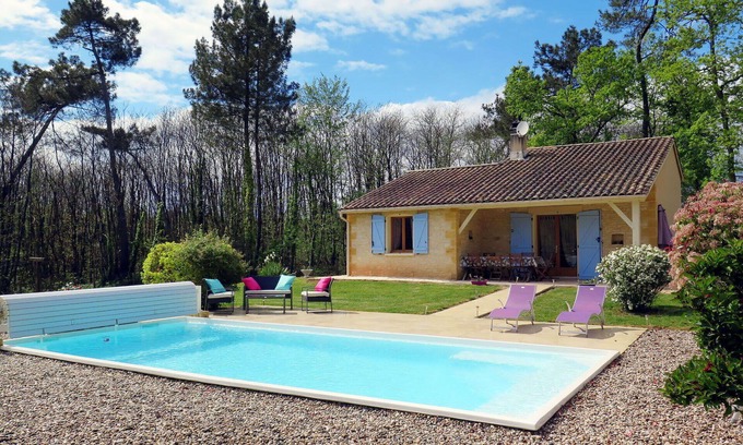 Blanquefort-sur-Briolance Villa | Wonderful private villa for 5 guests with hot tub, WIFI, private pool, TV, terrace and pets allo.