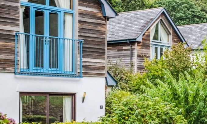 Carnon Downs House | Wonderful private villa for 4 people with WIFI, pool, TV and pets allowed