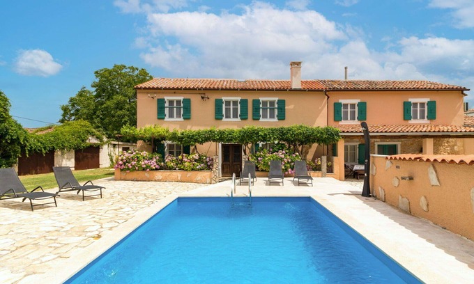 Kozljani House | Wonderful private villa with WIFI, private pool, A/C, TV, terrace, pets allowed and parking