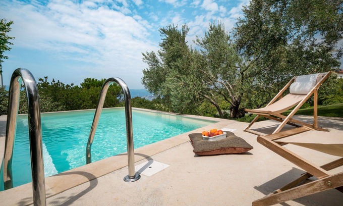 Zurkovo Villa | Wonderful private villa for 8 guests with WIFI, A/C, private pool, TV, terrace and pets allowed