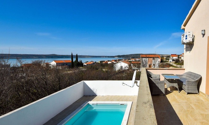 Maslenica House | Wonderful private villa for 10 people with private pool, A/C, WIFI, TV and terrace