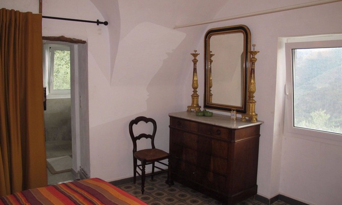 Airole Villa | Wonderful private villa for 2 guests with WIFI, patio and pets allowed
