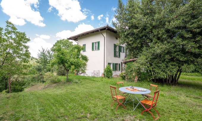 Soglio Villa | Wonderful private villa for 7 people with TV and balcony