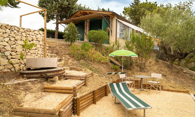 Citta Sant'Angelo Villa | Wonderful villa for 4 guests with WIFI, A/C, hot tub, patio, pets allowed and panoramic view
