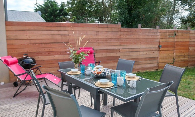 Denneville House | Wonderful villa for 6 guests with WIFI, TV, terrace and pets allowed