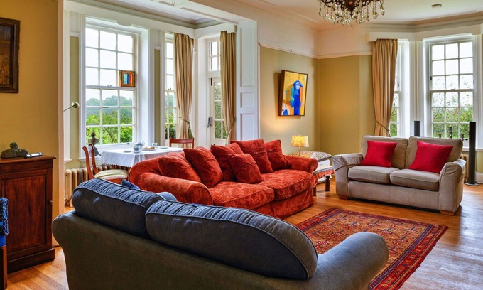 Carlisle House | Wonderful villa for 19 guests with WIFI, hot tub, TV, terrace and pets allowed