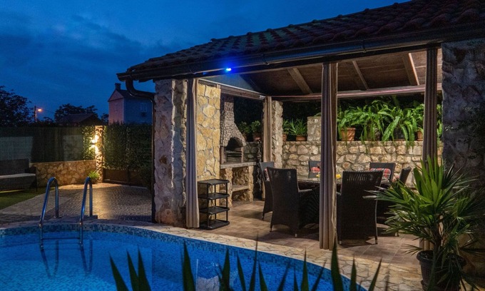 Polje House | Wonderful villa for 6 guests with private pool, hot tub, A/C, WIFI, TV, terrace and pets allowed
