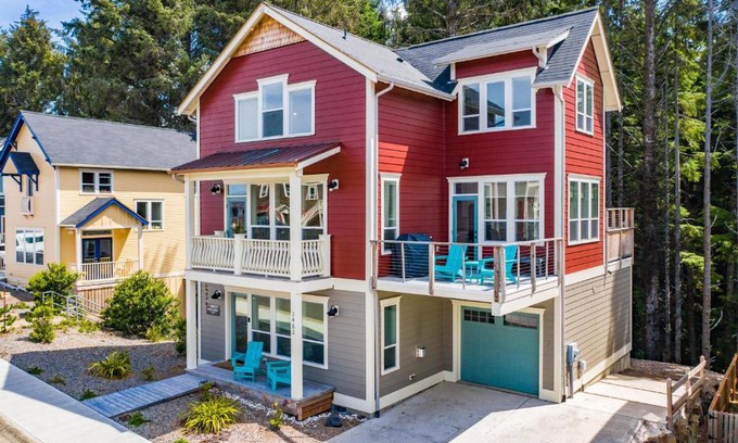 Nelscott House | Woods and Waves