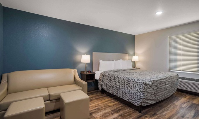 Colgate Hotel | Woodspring Suites Milwaukee - Menomonee Falls