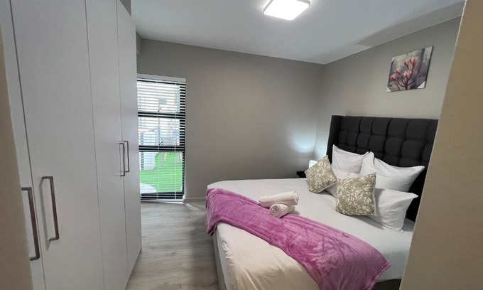 Bloubergstrand Apartment | Woodys N Brooks Luxurious Apartments 11