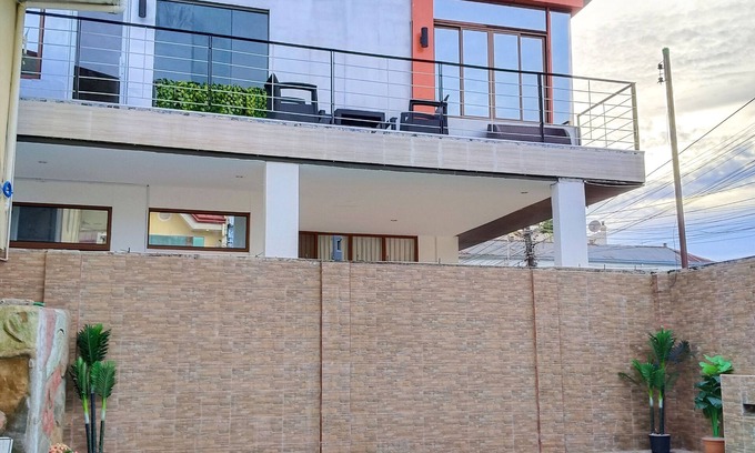 Lapu-Lapu Villa | WOW!4BR Modern House w/Pool w/Karaoke