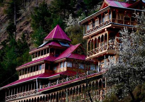 Banjar Hotel | WOWSTAYZ Tirthan Village Resort - Tirthan Valley