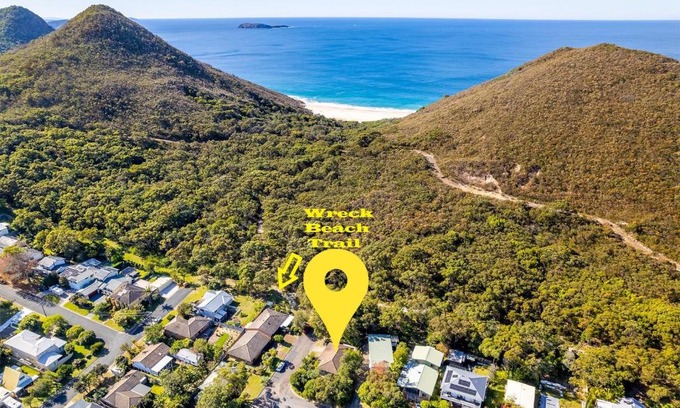 Shoal Bay House | Wreck Beach Cottage 1 Flannel Flower Fairway close to the beach
