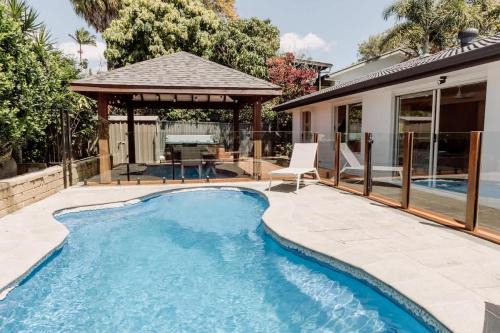 Maroochydore House | 'Wrigley House' - Pool Jaccuzi Dog Friendly