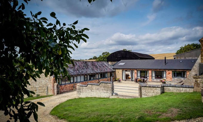Whichford Cottage | WYTONS PIECE, family friendly, with open fire in Chipping Norton