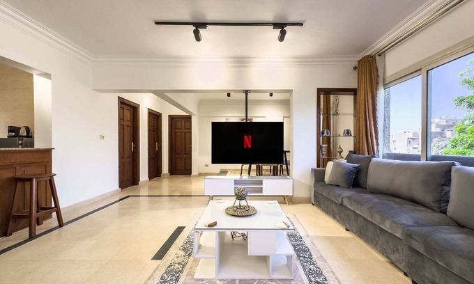 Taqseem Laselky Apartment | Xuru Stay I The 2bdr Velvet Vibe @ Maadi