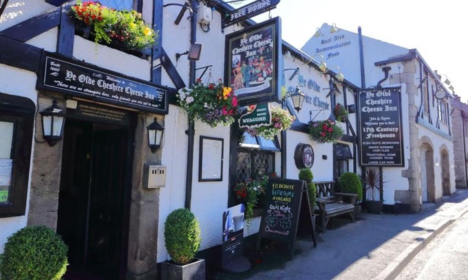 Castleton Hotel | Ye Olde Cheshire Cheese Inn