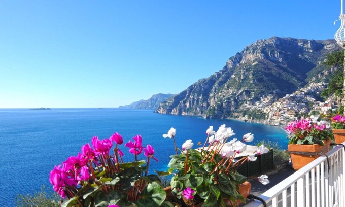 Arienzo Villa | Yellow Charming House in Positano