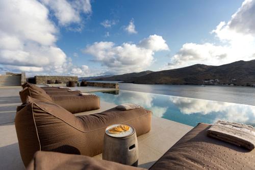 Kithnos Hotel | Yfes