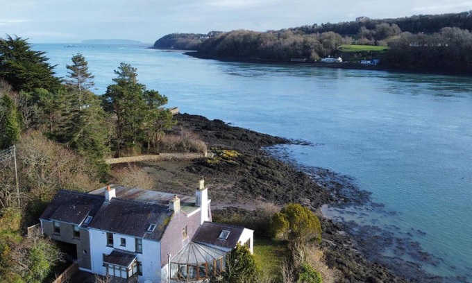 Bangor House | Ynys Faelog Cottage