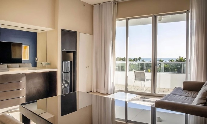 City Center Hotel | Your Relaxing Getaway Awaits! 4 Relaxing Units, Onsite Pool, Near Beach