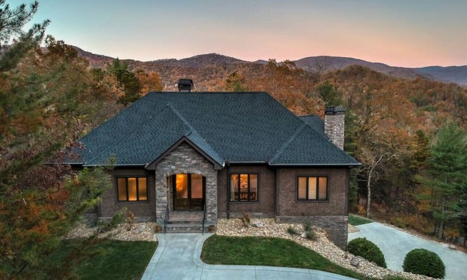 Fairview House | Yourcation® Awaits in Majestic Mountain Home!