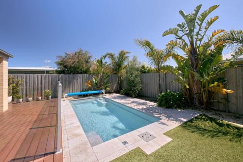 Torquay House | Zeally Sands Pool Retreat
