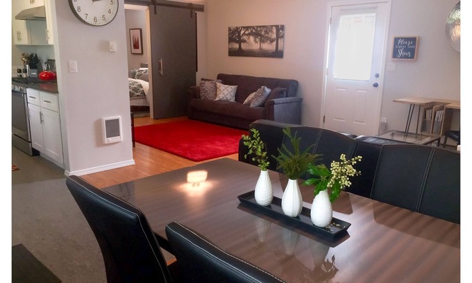 Beaumont - Wilshire Cottage | Zen Cottage in Close In NE Alberta Arts Area, Sleeps 2 Private and Sanitized!
