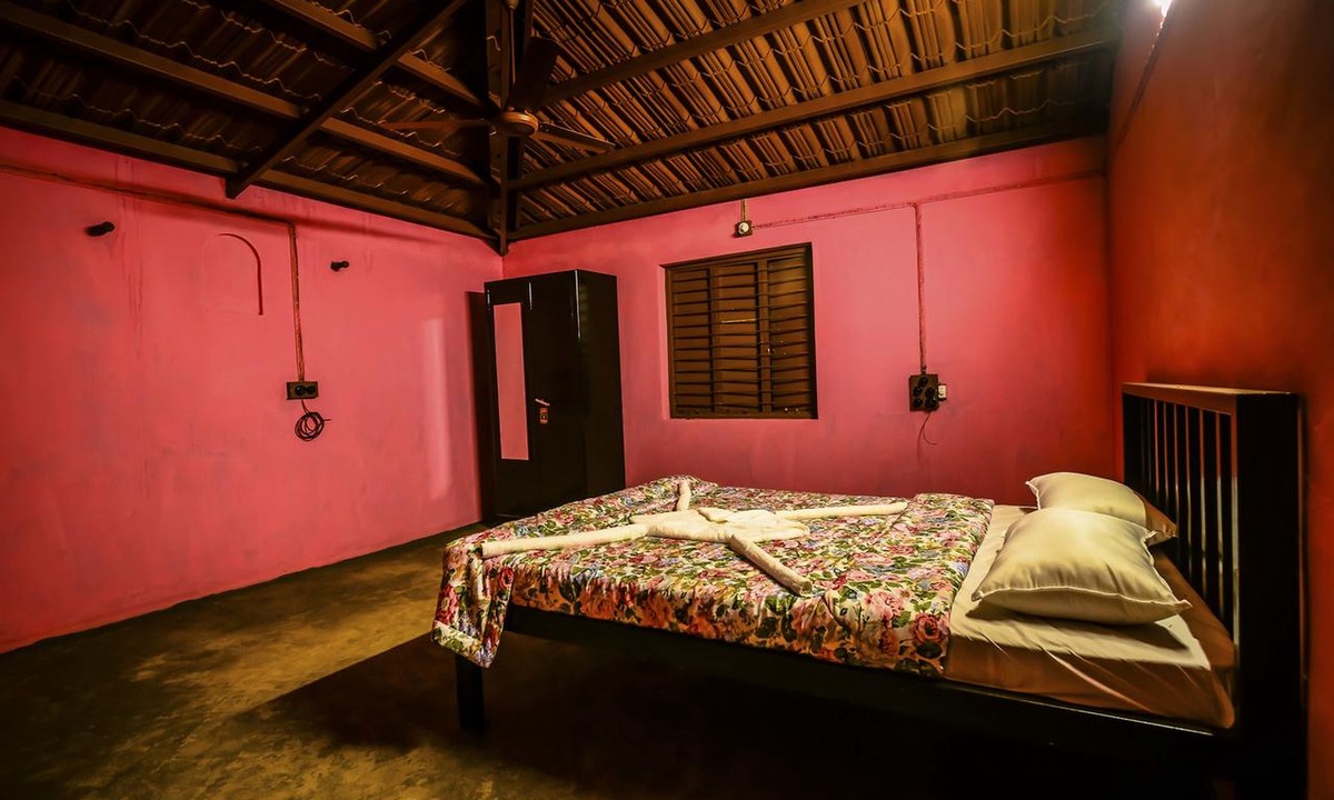 Cozy Picturesque | Satara