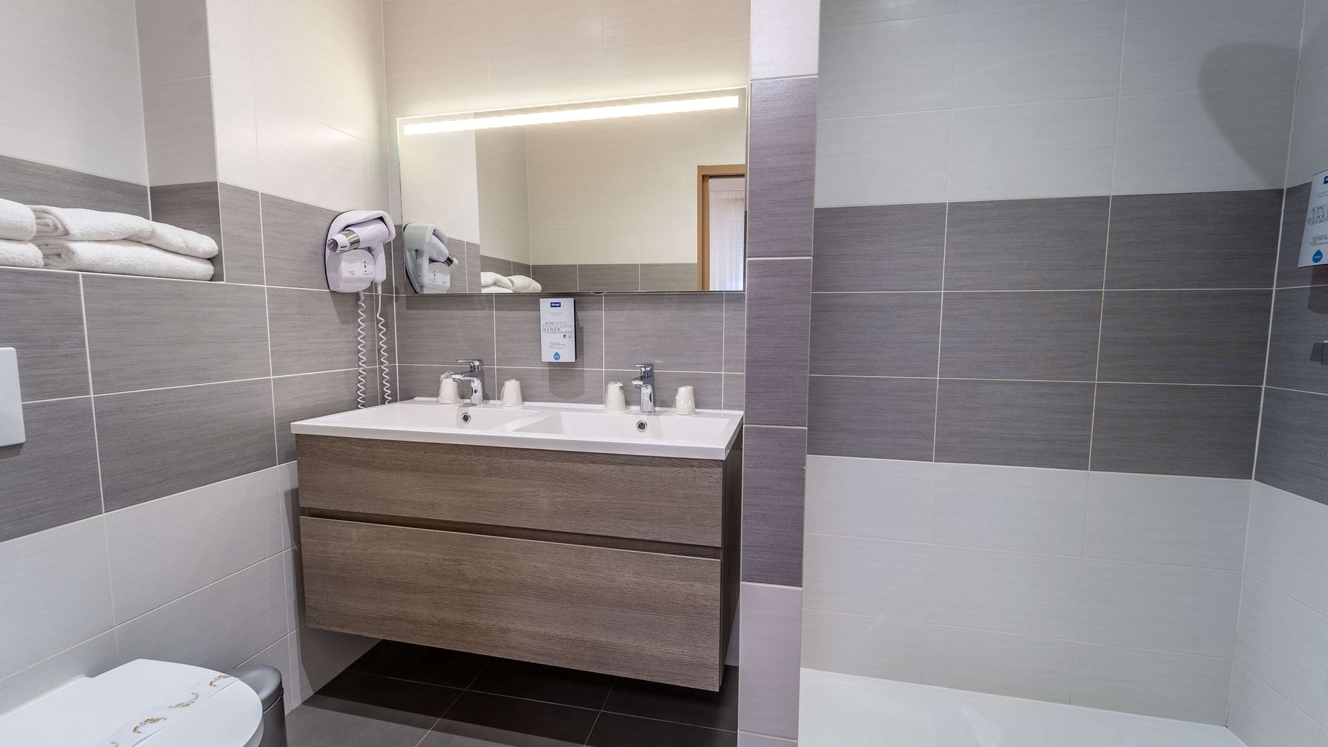 Photo of Bathroom in Feytiat