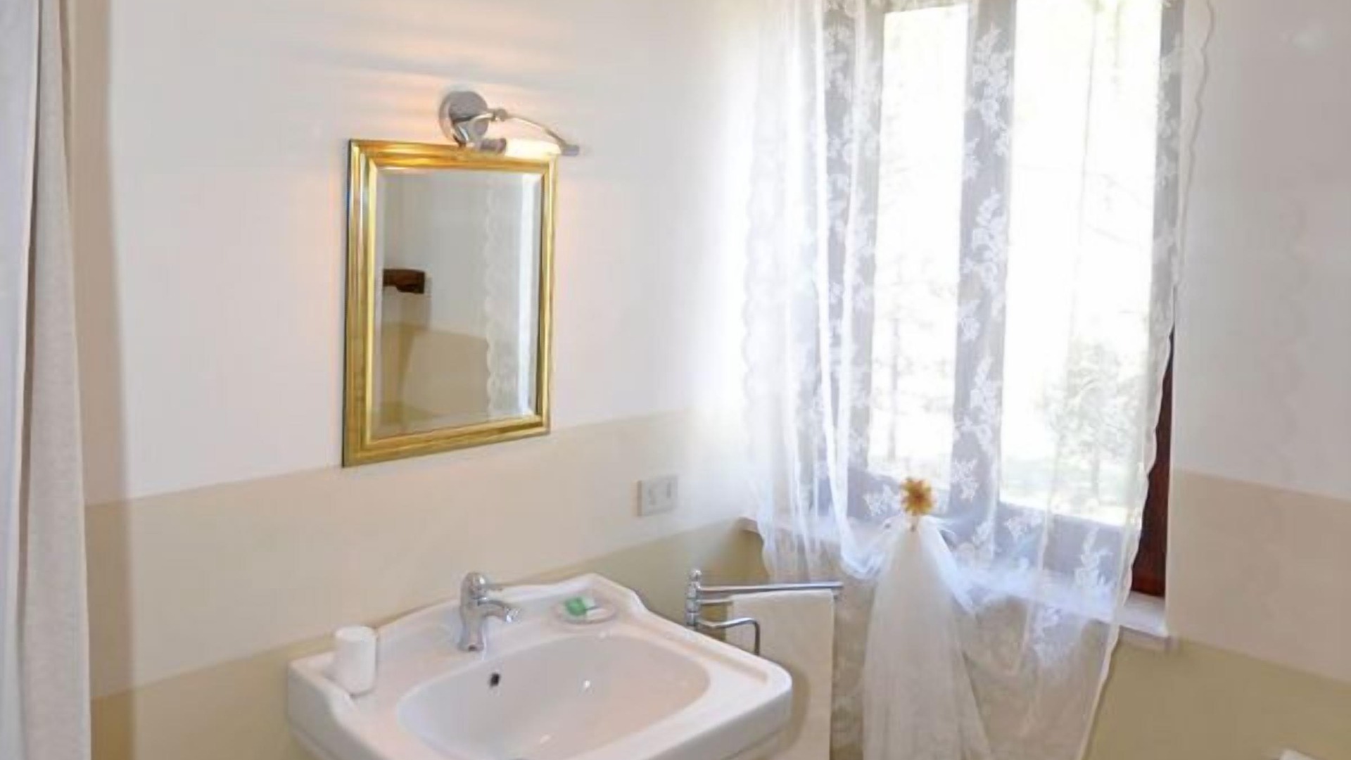 Photo of Bathroom in Gallina