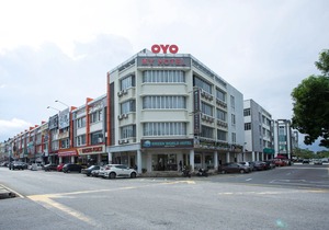 OYO 89966 Green World Hotel @ Seri Putra