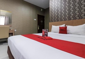 RedDoorz Plus @ Tuparev Cirebon