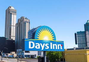 Days Inn by Wyndham Fallsview
