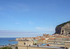 Seaview Rooms in The City Center - Double Room
