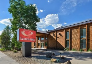 Sandhill Inn & Suites
