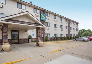 Quality Inn & Suites Bloomington I-55 and I-74