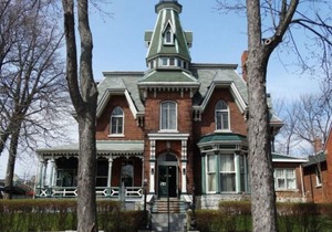 Hochelaga Inn