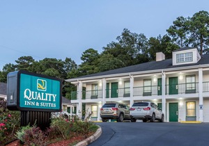 Quality Inn & Suites Near Lake Oconee