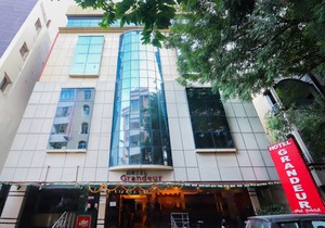 OYO 75986 Hotel Grandeur