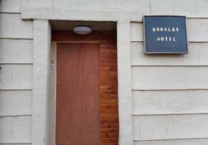 Douglas Hotel