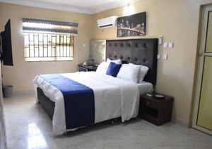 Beautiful 1 Bed, Living Room in a Hotel Penthouse