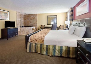Ramada by Wyndham Bettendorf