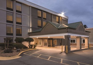 Country Inn & Suites by Radisson, North Little Rock, AR