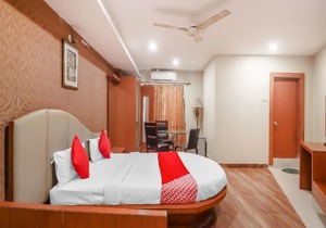OYO 75986 Hotel Grandeur