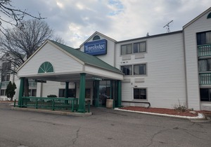 Travelodge by Wyndham Brooklyn Center